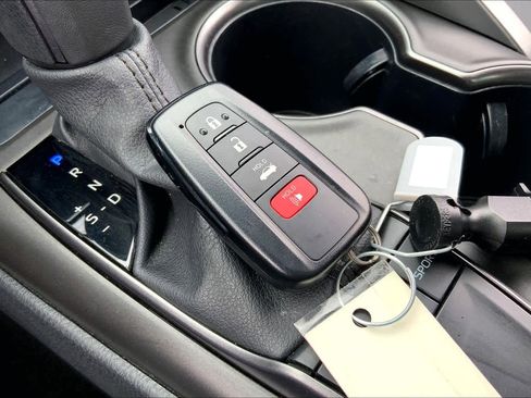 Used 2024 Toyota Camry SE w/ Convenience Package image 14