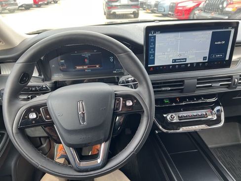 Used 2023 Lincoln Corsair Standard w/ Equipment Group 101A image 12