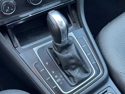 Used 2019 Volkswagen Golf S image 27