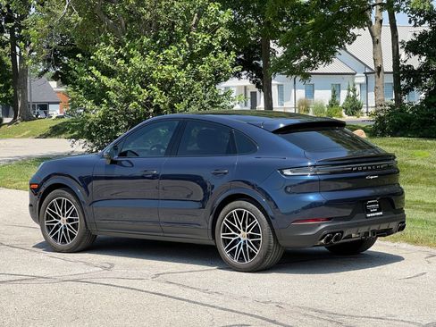 Certified 2024 Porsche Cayenne Coupe AWD/4WD image 3