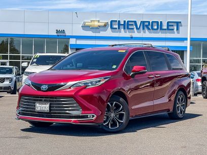 Used 2025 Toyota Sienna Platinum