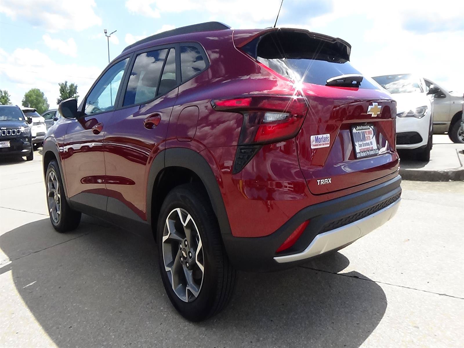 Used 2025 Chevrolet Trax LT w/ LT Convenience Package FWD image 8