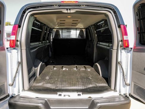 Used 2017 GMC Savana 3500 LS image 39