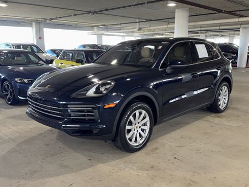 Used 2021 Porsche Cayenne image 4