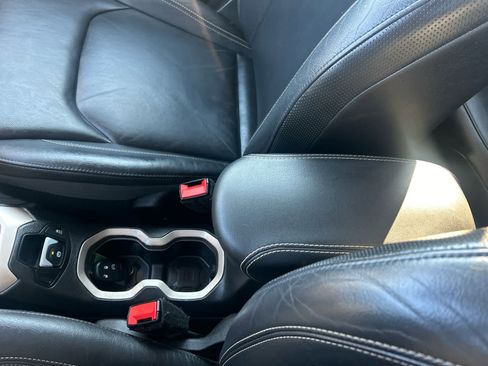 Used 2016 Jeep Renegade Limited image 37