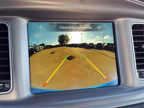 Used 2023 Dodge Charger SXT image 4