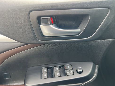 Used 2018 Toyota Highlander XLE image 9