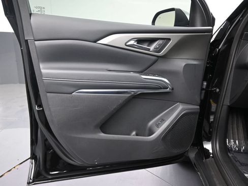 Used 2026 Chevrolet Traverse LT FWD image 11
