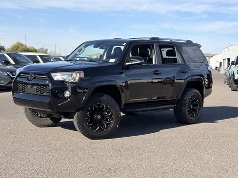 Used 2022 Toyota 4Runner SR5 Premium image 2