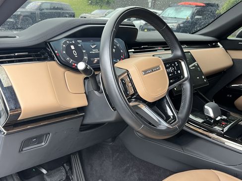 Used 2024 Land Rover Range Rover Sport SE AWD/4WD image 19
