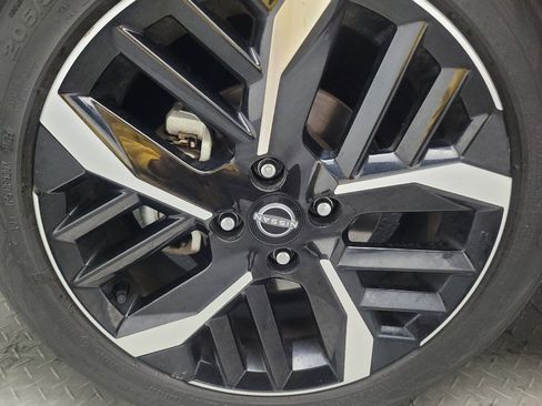 Used 2025 Nissan Versa SR image 31