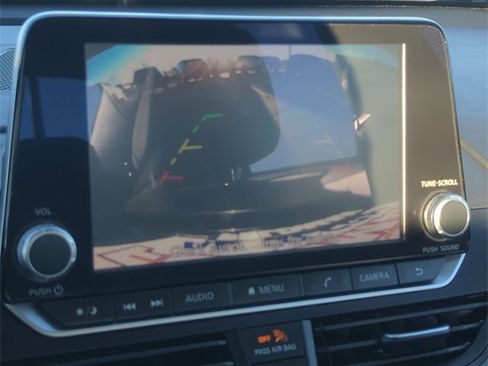 Used 2024 Nissan Altima 2.5 SV image 18