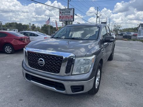 Used 2017 Nissan Titan SV RWD image 1