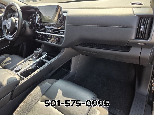 Used 2025 Nissan Pathfinder SL AWD/4WD image 18