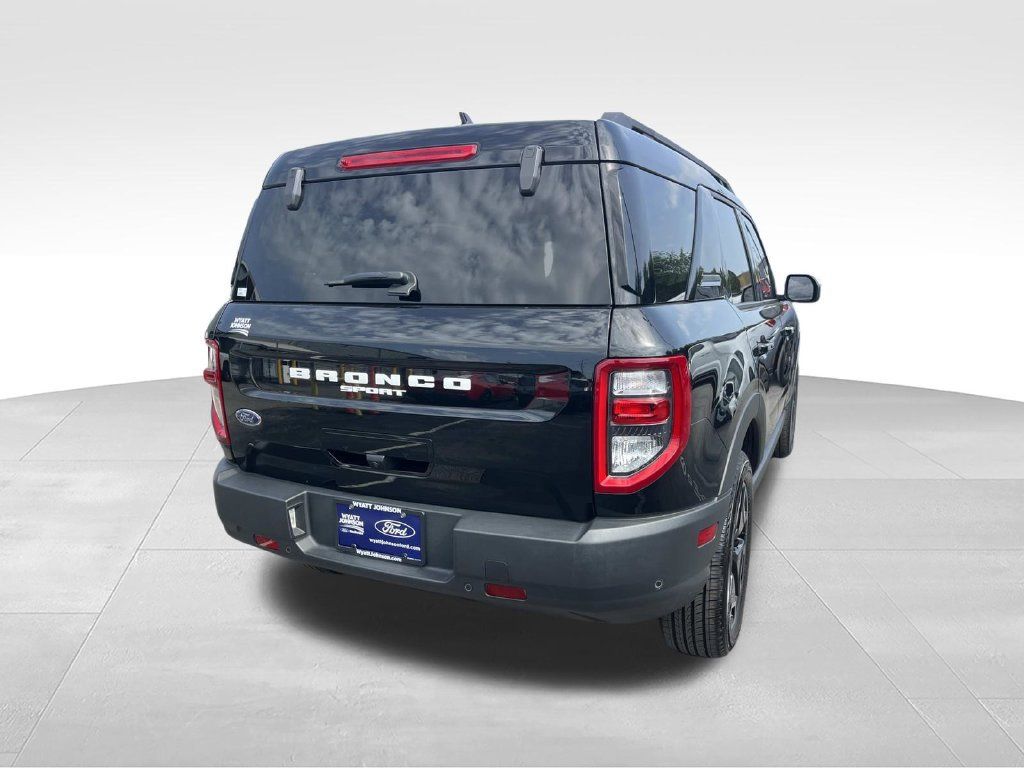Certified 2023 Ford Bronco Sport Outer Banks w/ Tech Package AWD/4WD image 3