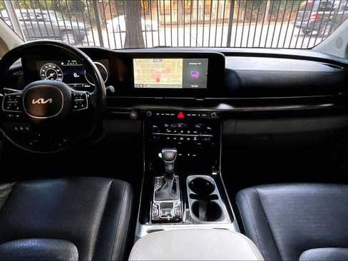 Used 2022 Kia Carnival SX Prestige image 15