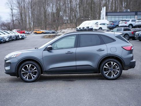 Certified 2022 Ford Escape SE w/ SE Sport Appearance Package image 8