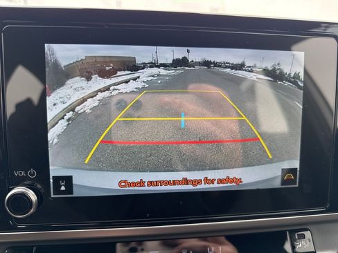 Used 2025 Toyota Camry SE w/ Convenience Package image 11