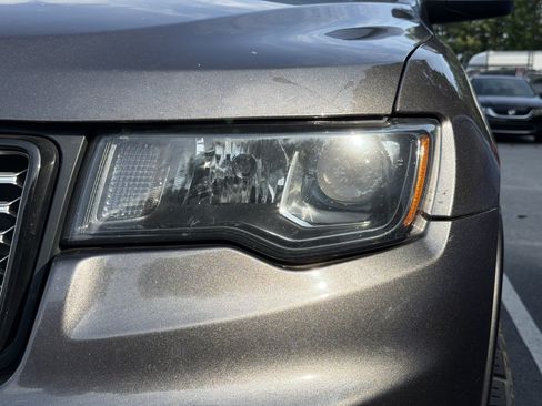 Used 2018 Jeep Grand Cherokee Altitude AWD/4WD image 7