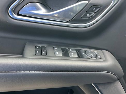 Used 2024 Chevrolet Suburban LT image 28