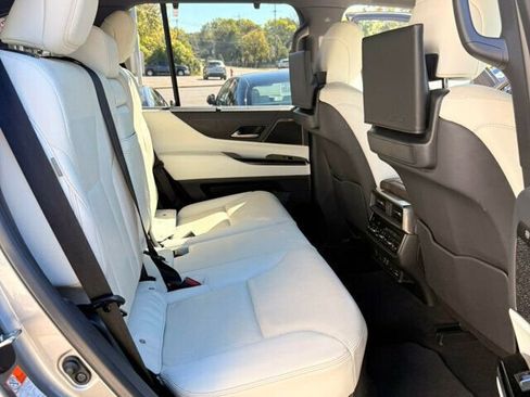 Used 2023 Lexus LX 600 4WD w/ Luxury Package image 18