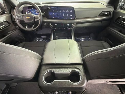Certified 2025 Chevrolet Suburban LS RWD image 35