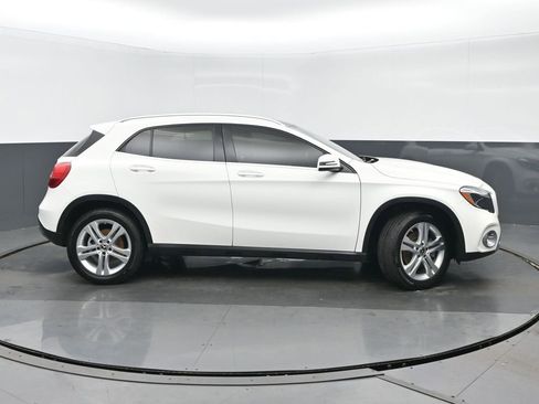 Used 2019 Mercedes-Benz GLA 250 4MATIC w/ Premium Package image 2