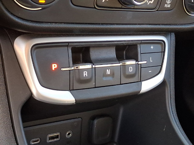 Used 2023 GMC Terrain SLE w/ Driver Convenience Package FWD image 14