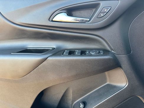 Used 2024 Chevrolet Equinox LT image 19
