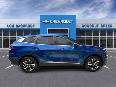 Used 2025 Kia Sportage EX FWD image 9