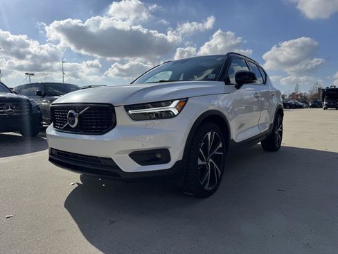 Used 2021 Volvo XC40 T5 R-Design w/ Advanced Package image 3