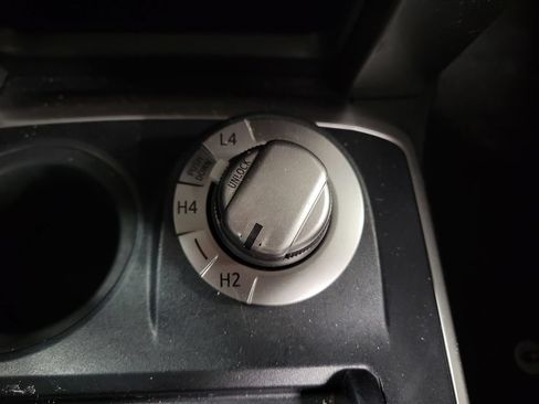 Used 2017 Toyota 4Runner SR5 AWD/4WD image 18