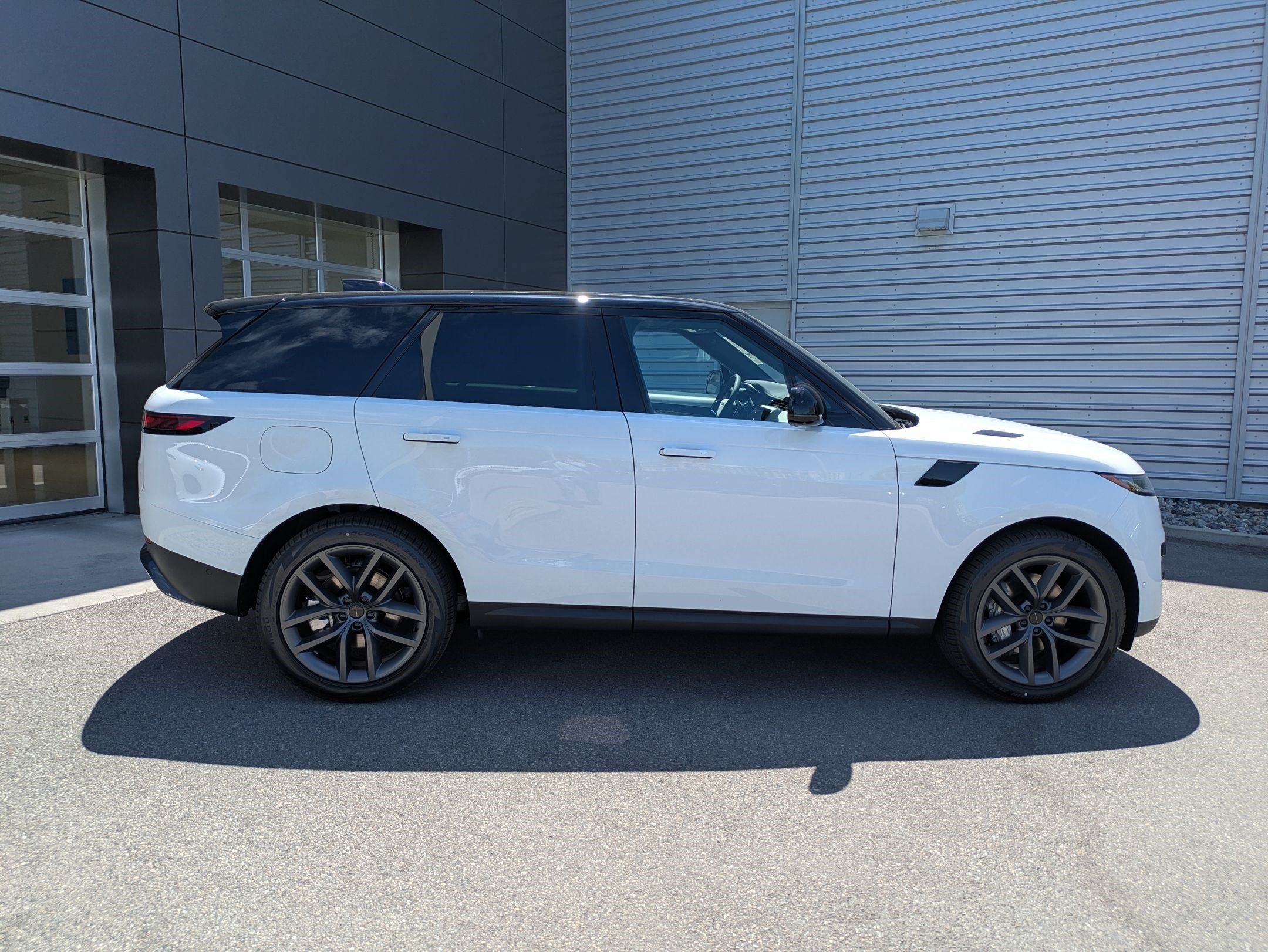 New 2026 Land Rover Range Rover Sport SE AWD/4WD image 4