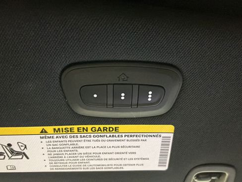 Used 2023 Chrysler Pacifica Limited w/ Uconnect Theater Family Group FWD image 34