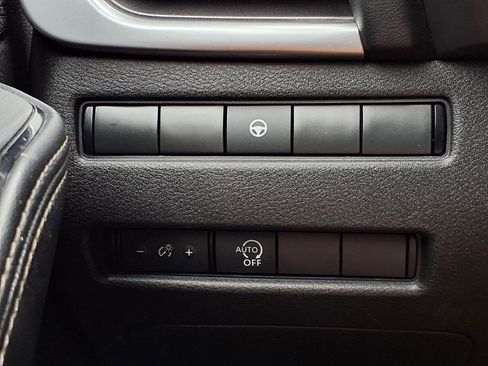 Used 2023 Nissan Rogue SV image 21