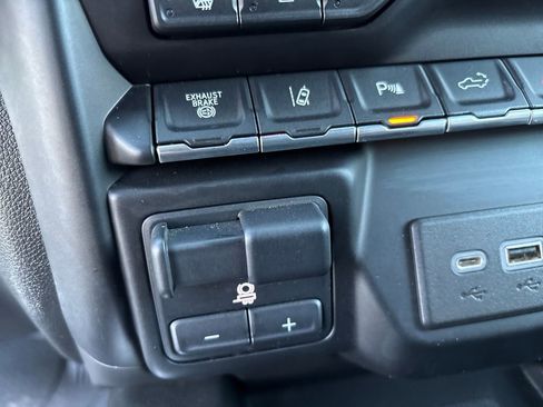 Certified 2023 Chevrolet Silverado 2500 High Country w/ Technology Package image 29