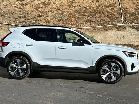 New 2026 Volvo XC40 B5 Plus w/ Protection Package Premier image 4