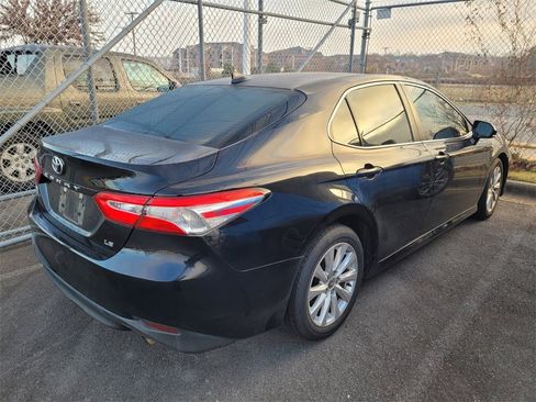 Used 2020 Toyota Camry LE image 2