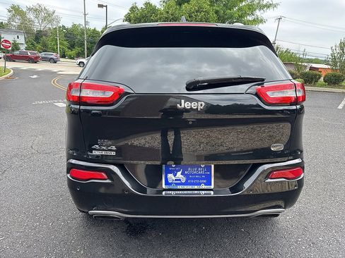 Used 2016 Jeep Cherokee Overland w/ Technology Group AWD/4WD image 7