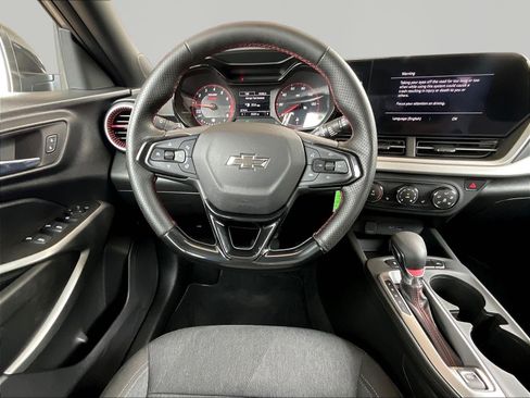 Used 2024 Chevrolet Trax RS FWD image 8