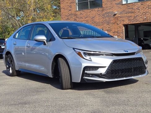 Used 2025 Toyota Corolla SE image 4