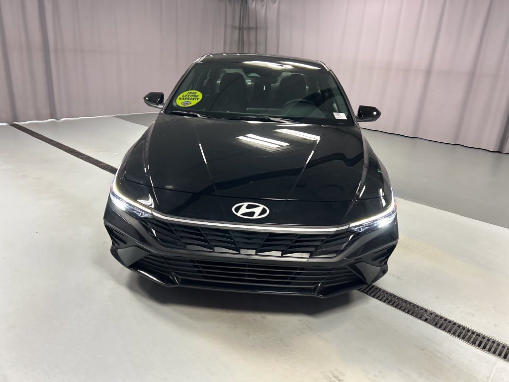 Used 2025 Hyundai Elantra Sport FWD image 2