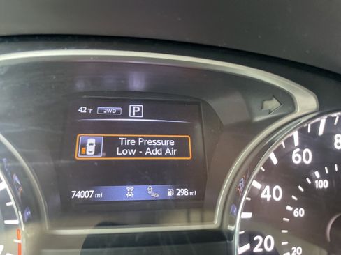 Used 2020 Nissan Pathfinder SV image 20