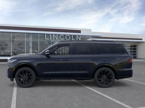 New 2026 Lincoln Navigator Reserve w/ Jet Appearance Package image 3
