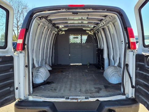 Used 2018 Chevrolet Express 3500 Extended w/ Driver Convenience Package RWD image 8