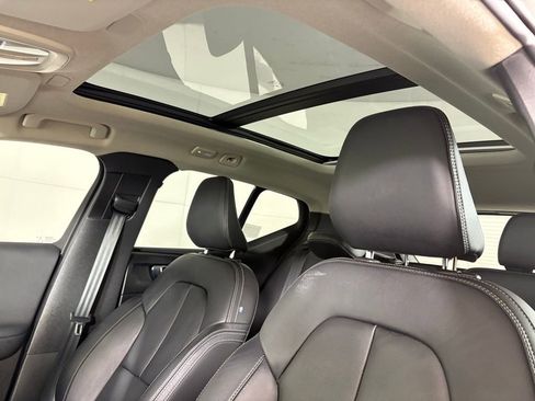 Used 2023 Volvo XC40 B5 Ultimate w/ Protection Package Premier image 16