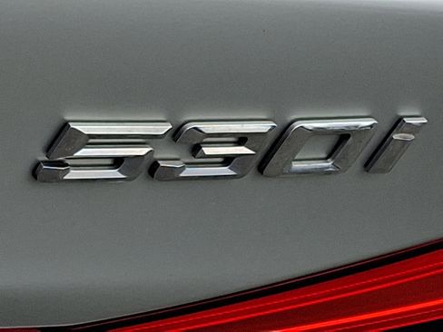 Used 2019 BMW 530i xDrive w/ Convenience Package image 29