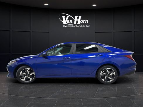 Used 2023 Hyundai Elantra SEL w/ Convenience Package FWD image 4