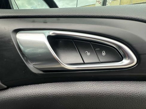 Used 2017 Porsche Cayenne AWD/4WD image 32