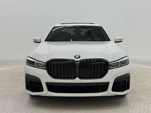 Used 2022 BMW 740i w/ M Sport Package RWD image 6